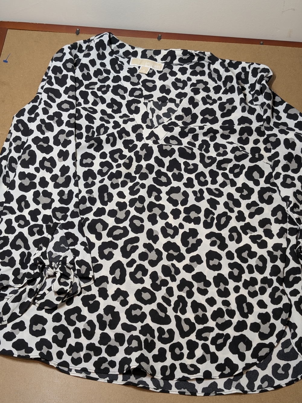 Michael Kors Women’s Black and White Leopard Print V-Neck Top